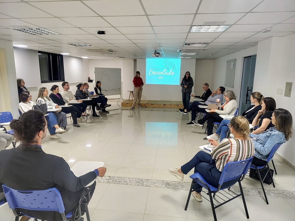 Entidades e comunidade debatem organização do Natal Mais Encantado 2025